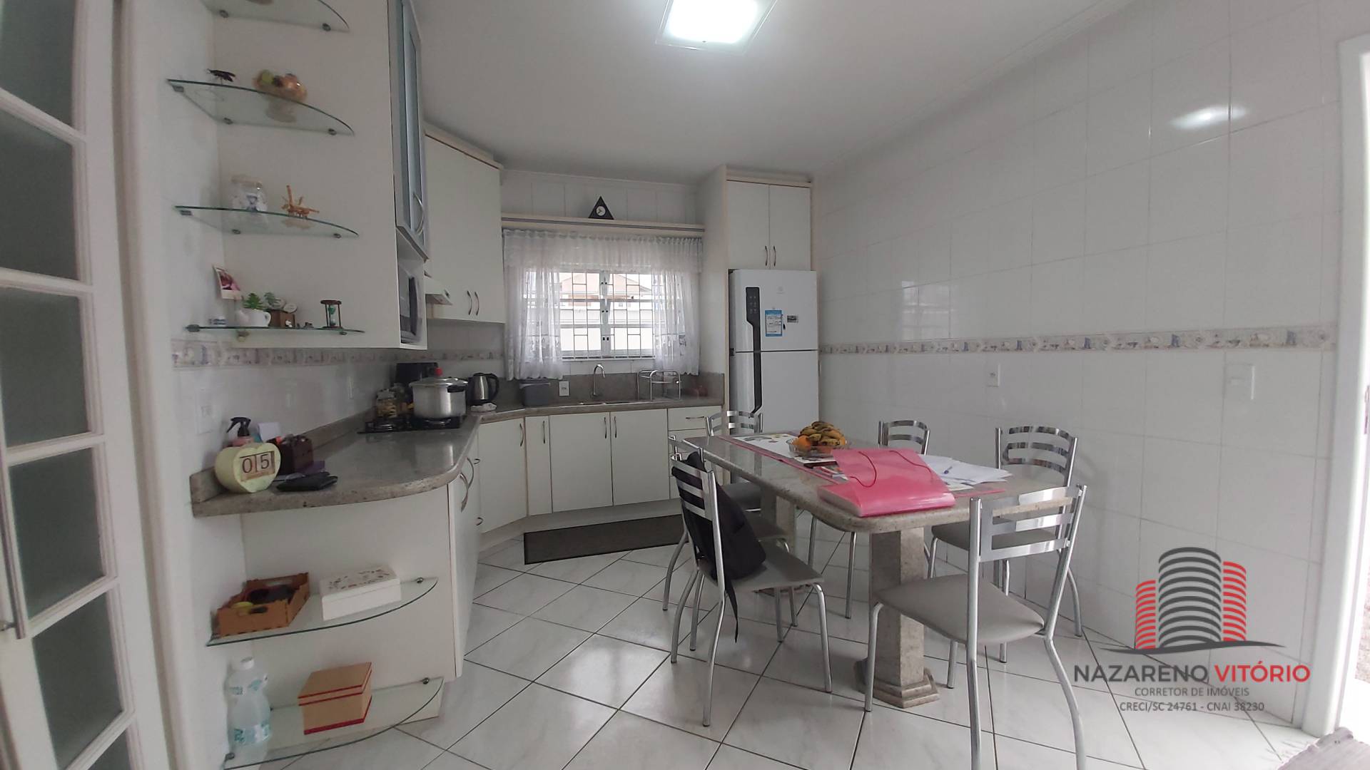 Casa, 3 quartos, 209 m² - Foto 1